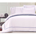 Weißes Baumwoll-Hotelgebrauch Bett verbreitetes allgemeines weißes Hotel deb verbreitet